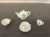 Glass mini tea pot & cups