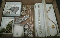 Box-Necklaces, Earrings, & Bracelets