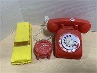 Reliable Toys (Canada) lot: Phone, Station Wagon