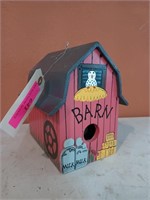 Barn-shaped birdhouse, 7 in