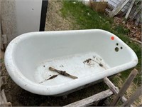 Cast Iron Bath Tub w/Claw Feet
