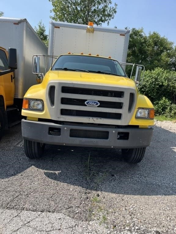 2004 FORD BOX TRUCK