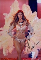 Autograph  Gisele Bündchen Photo