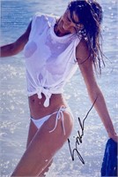 Autograph  Gisele Bündchen Photo