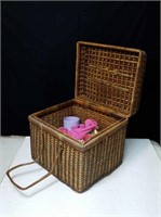 Time for a picnic with this cute picnic basket