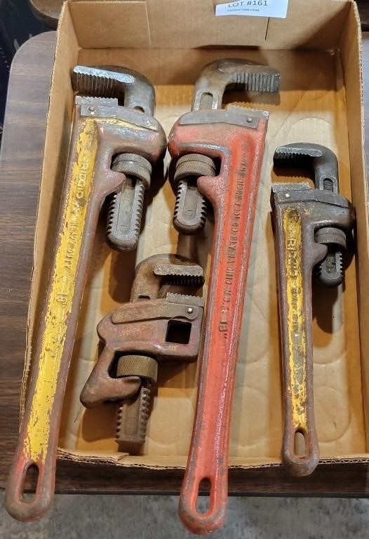 FLAT OF HEAVY DUTY PIPE WRENCHES