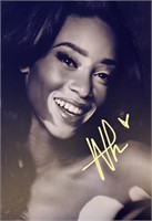 Autograph COA Winnie Harlow Photo