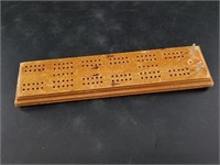Vintage wood cribbage board with several pegs, 11.