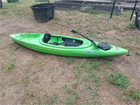 Pelican 10-ft kayak like new with paddle