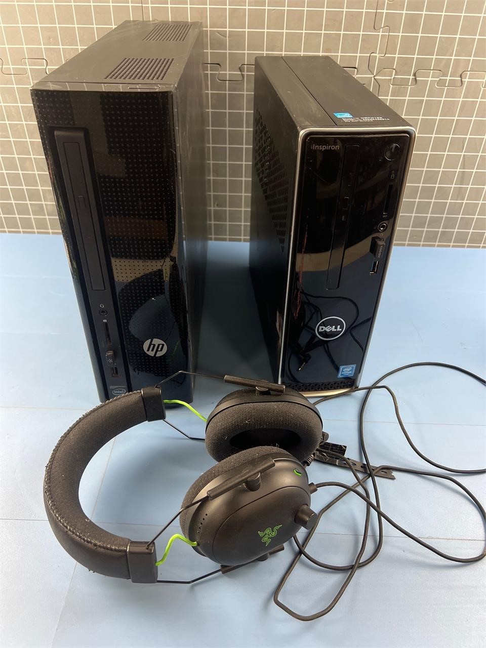 DELL & HP DESKTOP COMPUTER & HEADPHONES