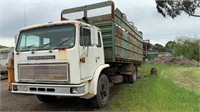 INTERNATIONAL 1981 TIPPER TRAY TRUCK WITH STOCK