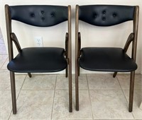 D - PAIR OF FOLDING CHAIRS (K55)