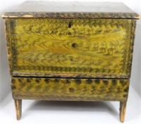 EARLY 18TH C PINE GRAIN PAINTED BLANKET CHEST,