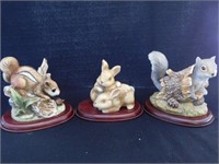 Homco wildlife porcelain on wooden display:
