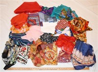LOT - WOMENS SCARVES