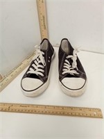QT REVOLUTION Chuck Taylor Style Sneakers Size 9