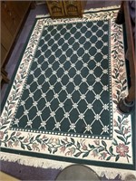 Approx 5 x 8 ft green rug
