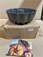New Nordicware bundt cast bakeware pan