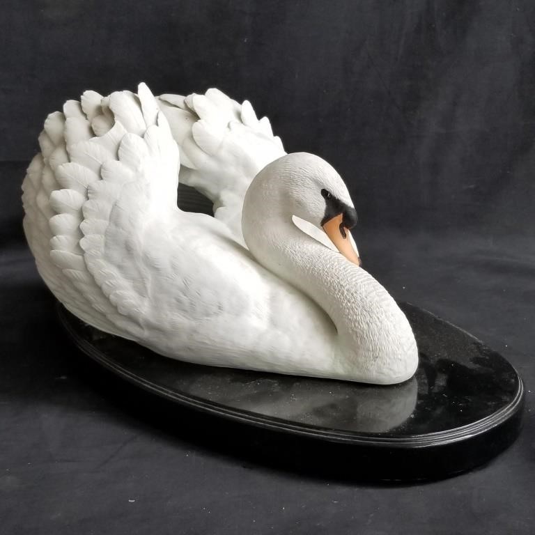 Franklin porcelain "The silent swan" figurine