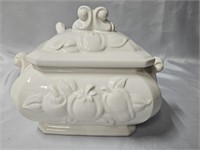 VINTAGE 50'S JAPAN WHITE SOUP/GRAVY TUREEN WITH