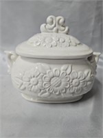 VINTAGE 50'S JAPAN WHITE SOUP/GRAVY TUREEN WITH