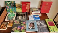 E - MIXED LOT OF BOOKS (M7)