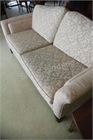 Toss Cushion / Button Accord Belagio Pearl Sofa