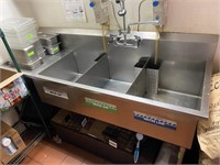STAINLESS STEEL 3 COMPARTMENT SINK W/DRAINBOARD