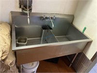 STAINLESS STEEL 2 COMPARTMENT SINK W/FAUCET