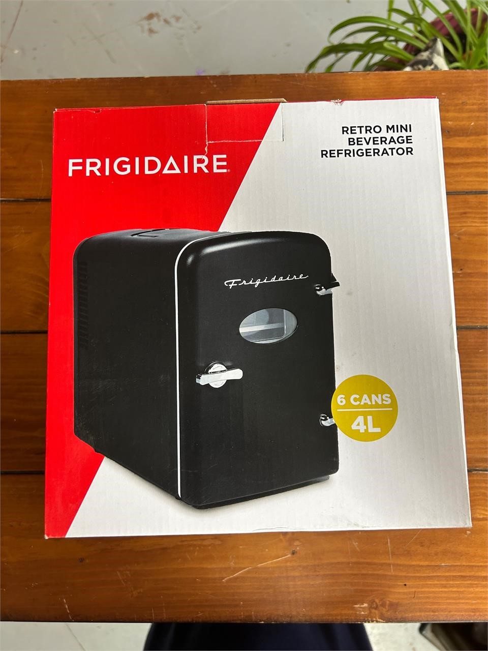 Frigidaire Retro Mini fridge 6 can (no cord)