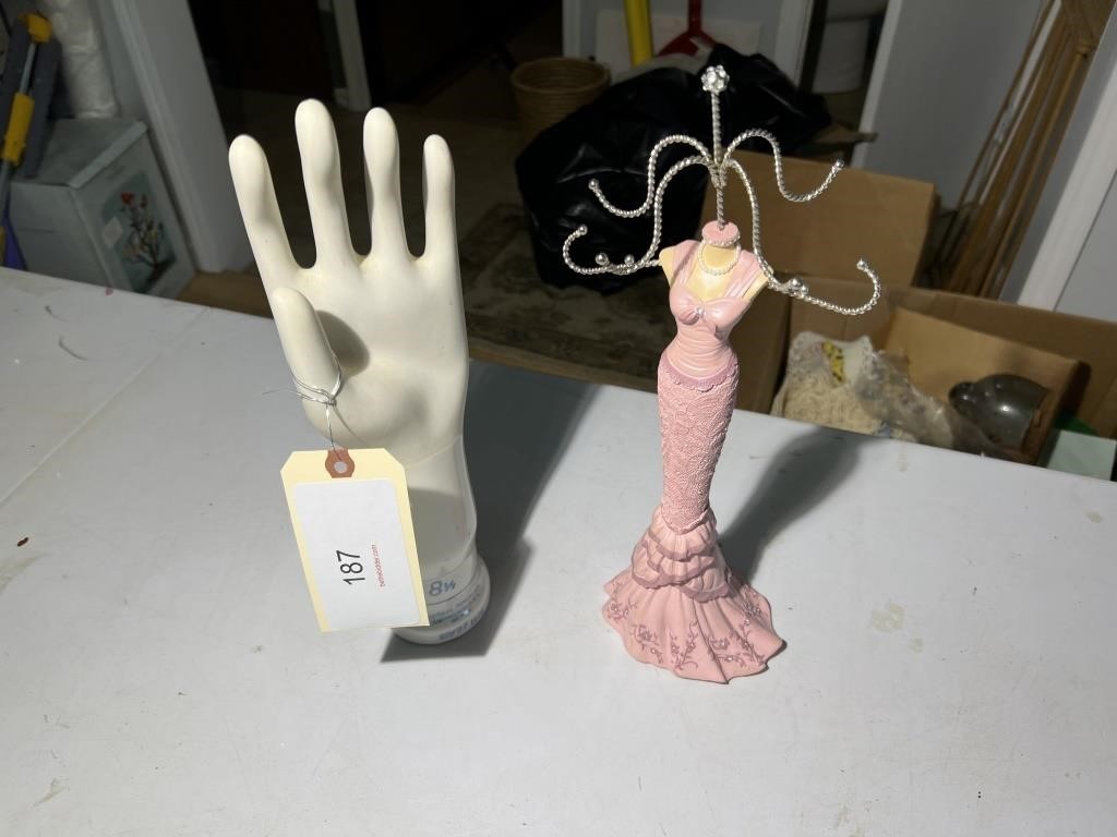 1978 GENERAL PORCELAIN HAND AND JEWELRY STAND