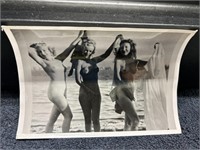 Vintage 3 Naked Boobs Laundry Ladies-D