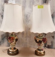11 - PAIR OF MATCHING TABLE LAMPS W/ SHADES (G153)