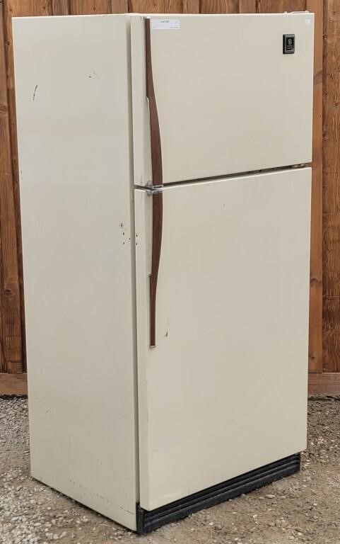 GE Refrigerator Top Freezer