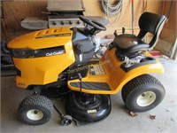 CUB CADET RIDING LAWN MOWER - 16.1 ACTUAL HOURS -