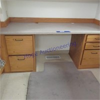 Built in desk w/5 drawers