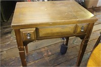 Vintage Singer Sewing Table w/Sewing Machine