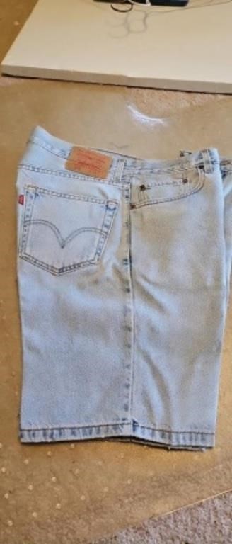 2 levis one wrangler pants 34 by 32 2 times one