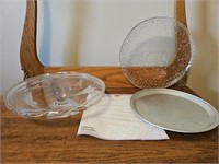 Cake stand and 2 round cookie trays. 10" grease