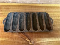 VINTAGE CAST IRON CORN BREAD PAN