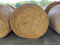 2 Round Bales Wheat Straw