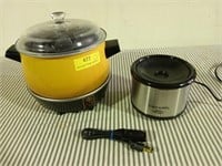 Two crock pots small