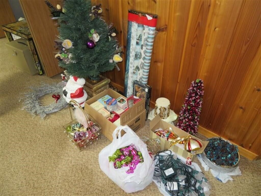 Christmas Decorations * Tree * Santa Clause