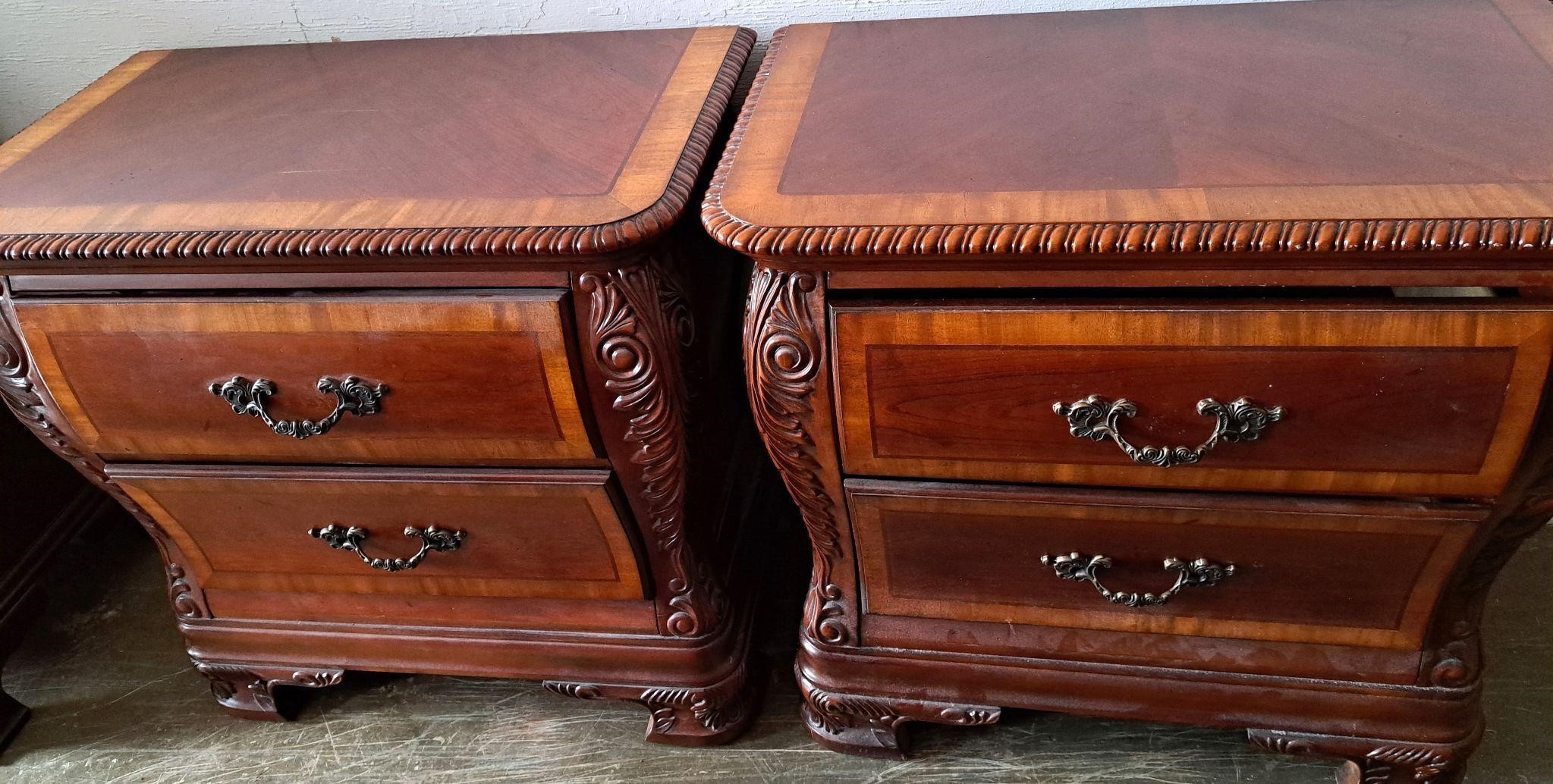 CURVED FRONT PAIR OF BEDSIDE END TABLES W DRAWERS
