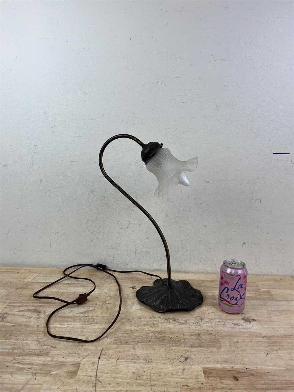 Vintage lily pad base lamp