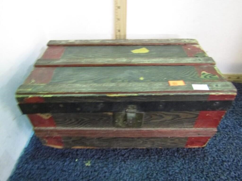SMALL VINTAGE TRUNK