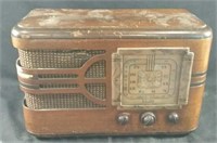 Vintage Radio  needs repairs