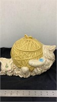 Kitten and ball of yarn cookie jar
