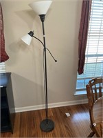 Floor lamp with 2 bulbs