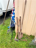 Yard Tools 4 Garden Flag Holders